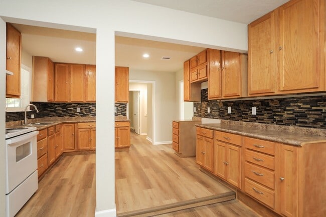 Building Photo - 913 Avenue M