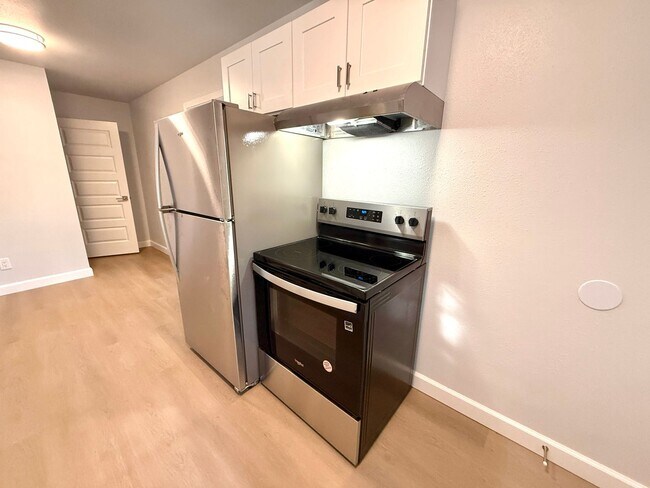 Building Photo - 428 Roanoke St E