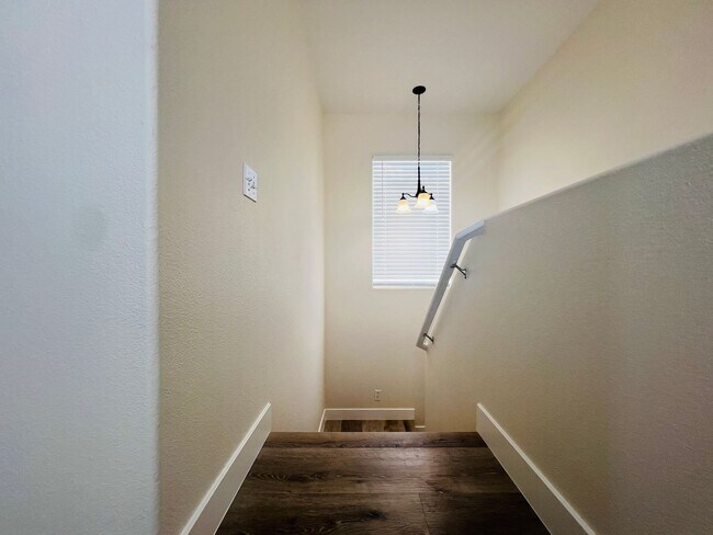 Building Photo - REMODELED, SPACIOUS, 4 BEDROOM HOME WITH VAULTED CEILINGS AND LOFT