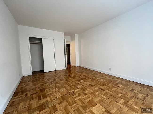 Building Photo - 340 E 74th St
