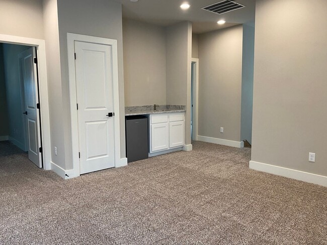 Building Photo - 208A Sterling