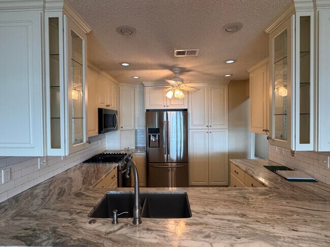 Building Photo - 806 Regatta Dr