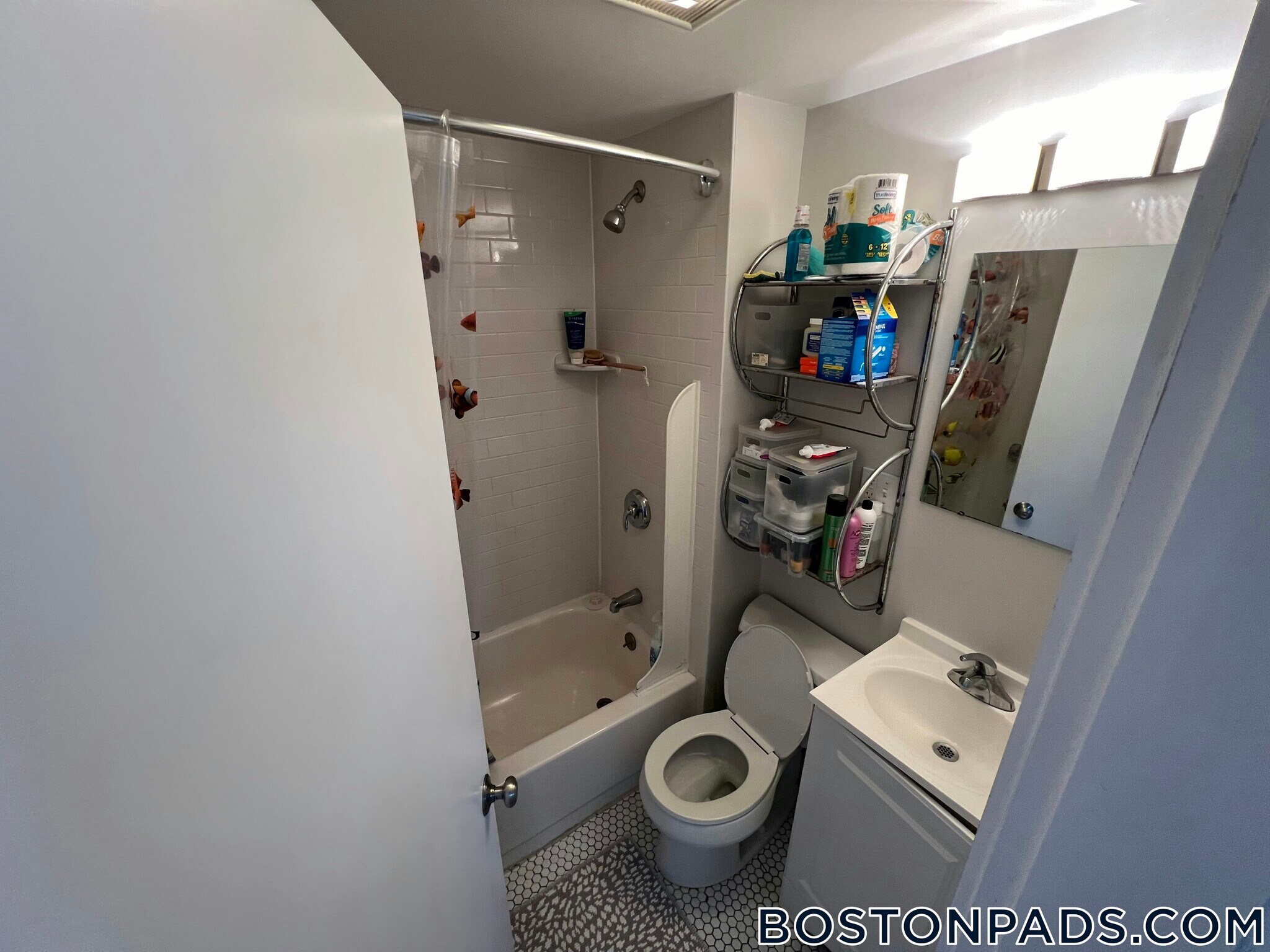 Building Photo - 102 Willow St