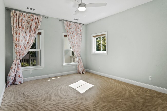 Building Photo - Pool/ Waterfront/ Custom Home in Waterways!