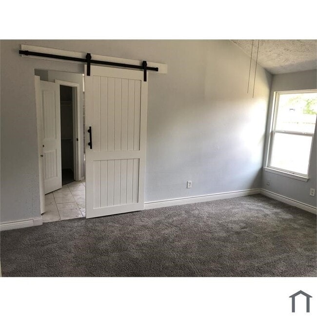 Building Photo - 14103 Royal Hill Dr