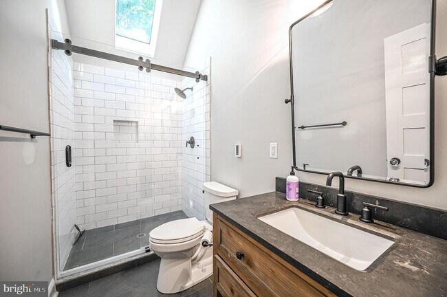 Building Photo - 2314 N Kenmore St