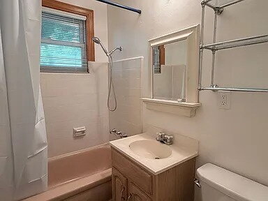 Building Photo - 3 bedroom 2 bathroom home
