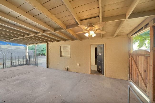 Building Photo - 1301 S Lee Ave