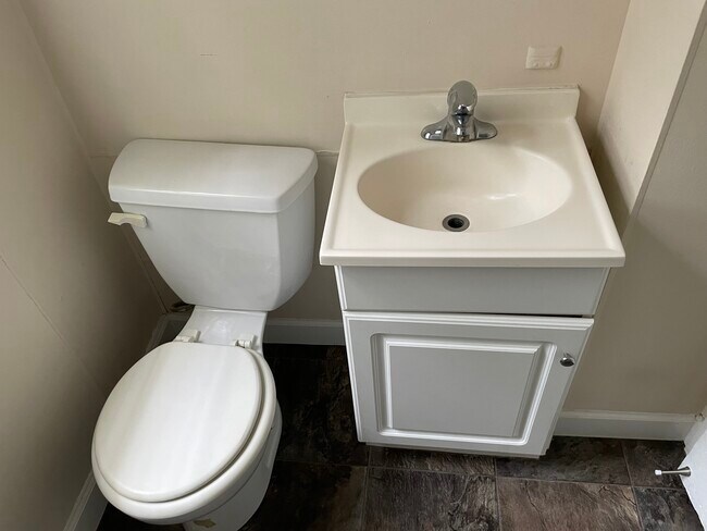 bathroom - 44 Martinview Rd