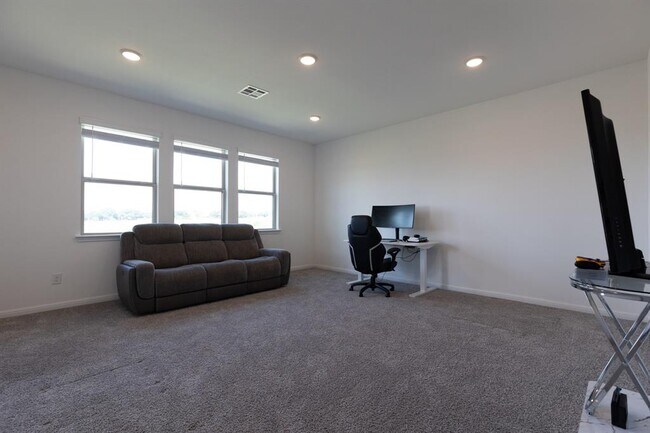 Building Photo - 2332 Giona Pl
