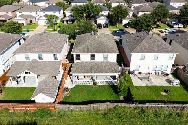 Building Photo - 5703 Basswood Dale Dr