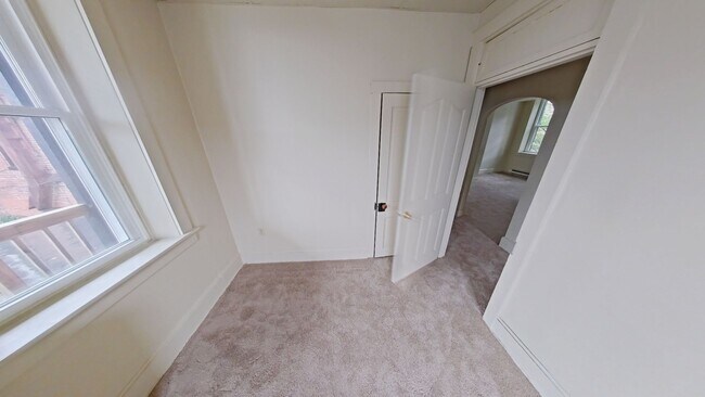 Building Photo - 1 S Market St