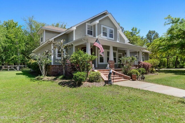 Building Photo - Spacious 5 bed, 4 bath home sits right ins...