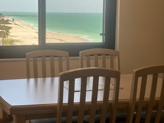 Building Photo - 2BR/2BA Condo on the Gulf in MacArthur Beach