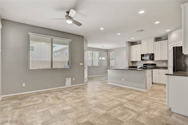 Building Photo - 864 Royal Amethyst Way