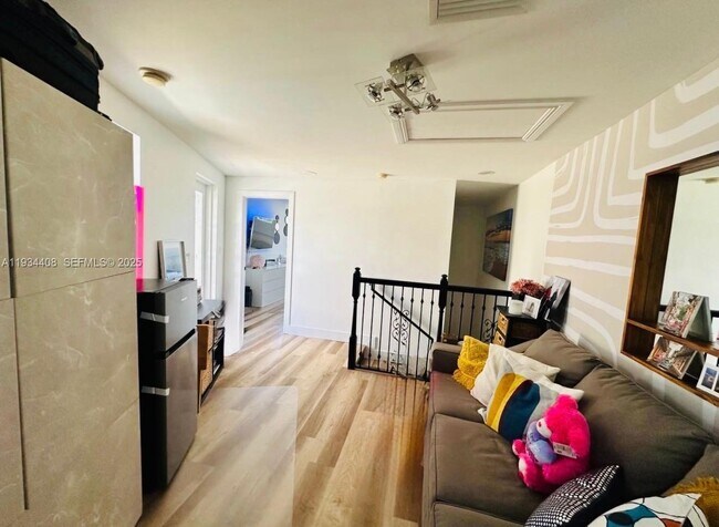 Building Photo - 407 SW 5th St