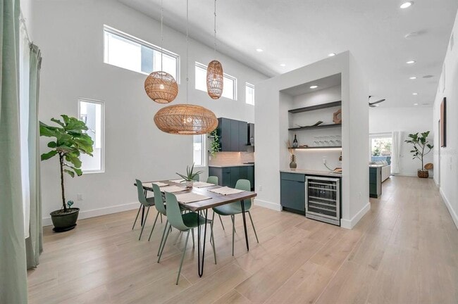 Building Photo - 2220 2nd Ave N