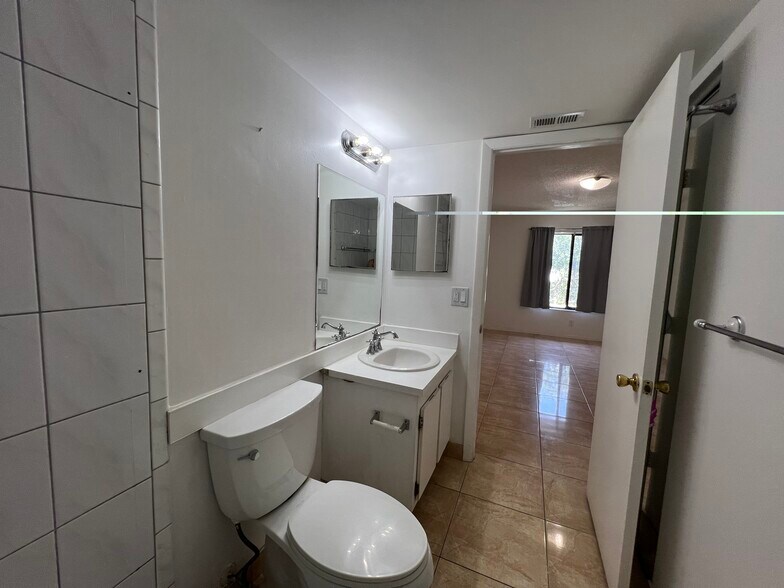 Building Photo - 202 Foxtail Dr
