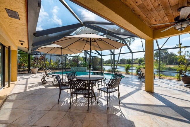 Building Photo - 3250 Lakeview Blvd