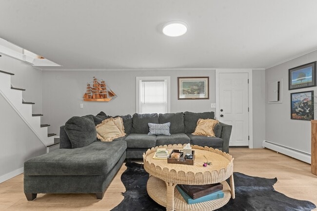 Building Photo - 15 Hawthorne Rd