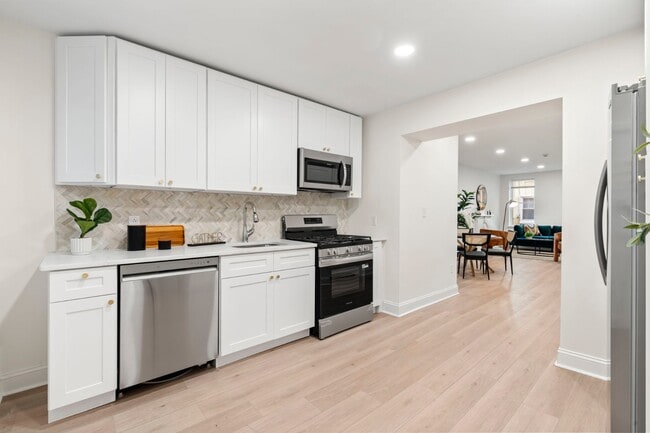 Building Photo - 1638 Latona St