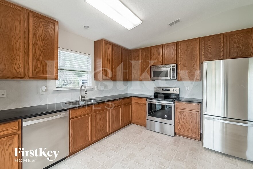 Building Photo - 2878 Woodstone Dr