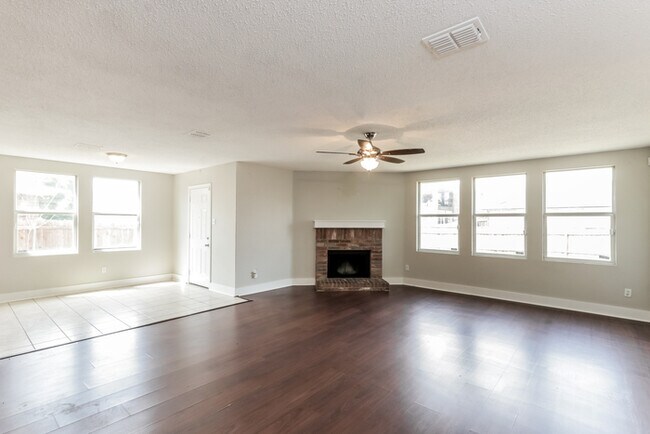 Building Photo - 1427 Golden Grass Dr