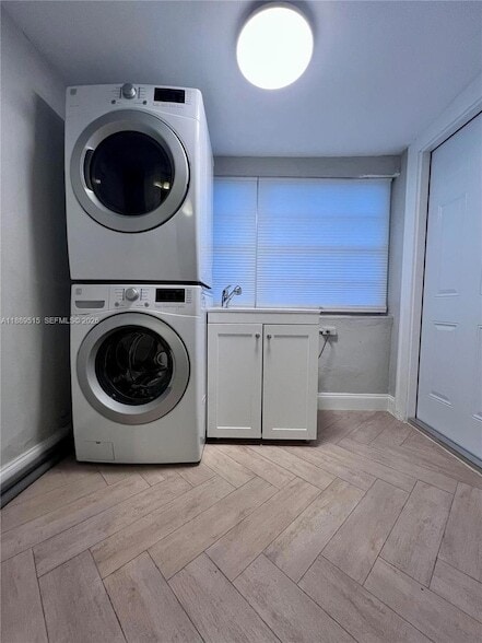 Building Photo - 361 SW 20th Rd