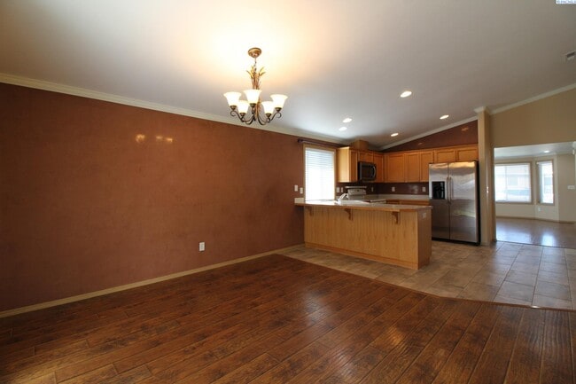 Building Photo - 3 bed, 2 bath home in West Pasco