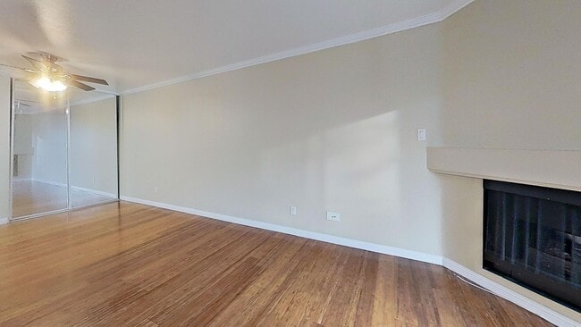 Building Photo - 1/Bed. Condo in Woodland Hills, Warner Center !!