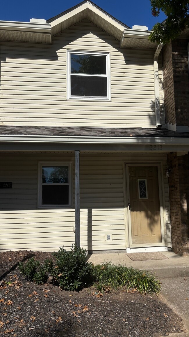 Building Photo - 2213 Emery Ln