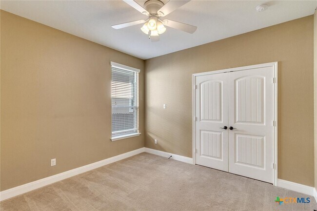 Building Photo - 319 Hunters Hill Dr