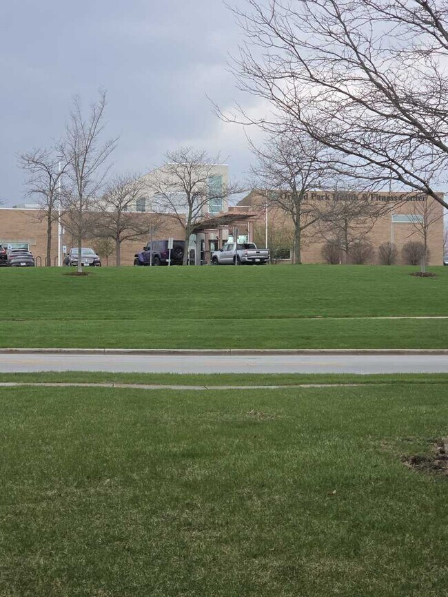 Building Photo - 9950 Treetop Dr