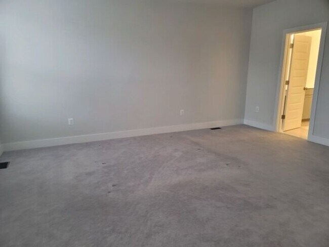 Building Photo - Like-New, Built in 2022, Gorgeous 2-story 3-Bedroom, 2.5 Bath Condo, located in the heart of Henr...