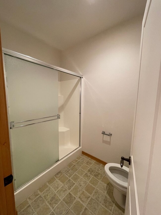 Building Photo - Spacious 3-Bed Home with Private Baths