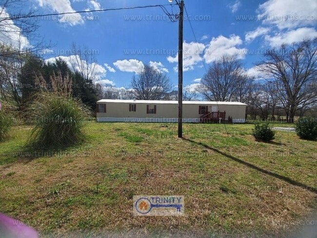 Primary Photo - HUGE LOT! Pets welcome!