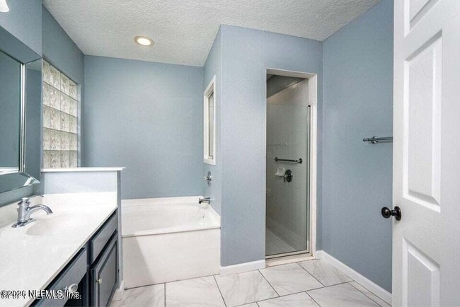 Building Photo - 7820 Deerwood Point Ct