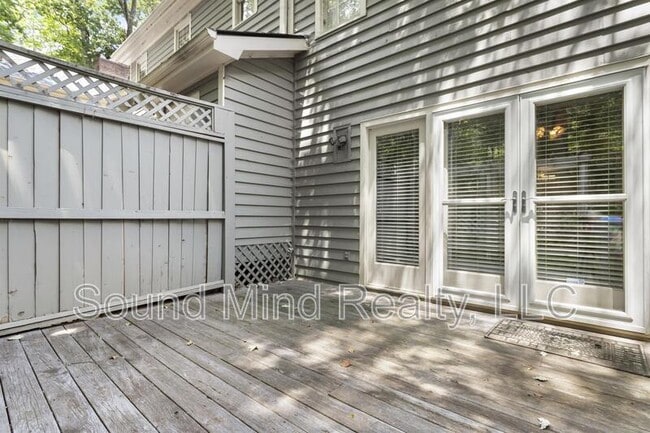 Building Photo - 112 Lomond Ln