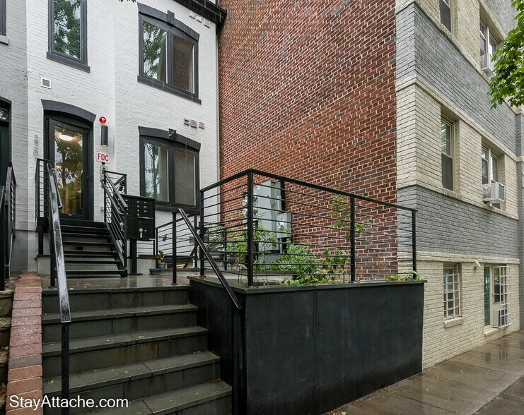 Building Photo - 2301 Ontario Rd NW