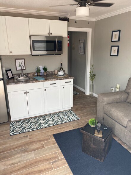 Building Photo - 906 S Colorado St