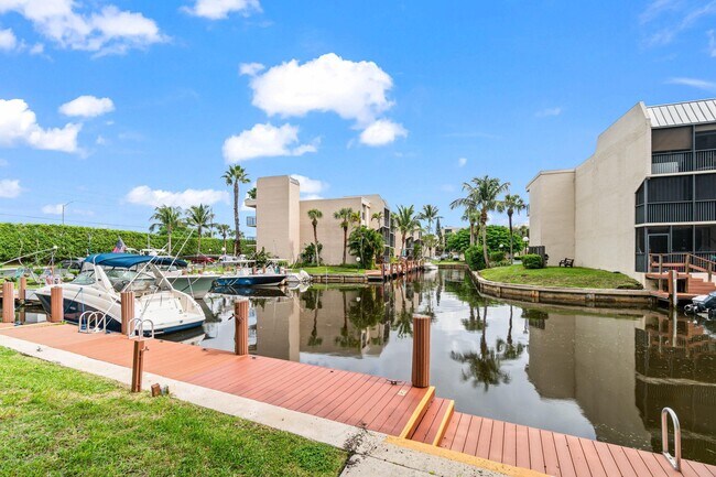 Building Photo - 17 Royal Palm Way