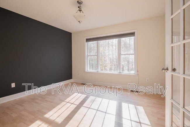 Building Photo - 79 River Run Ln