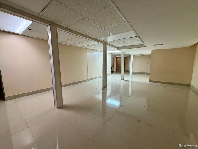 Building Photo - 6120 Middlesex St