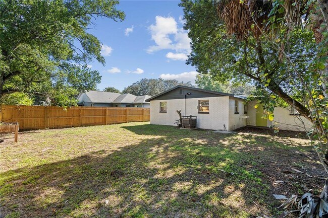 Building Photo - 4220 E Powhatan Ave