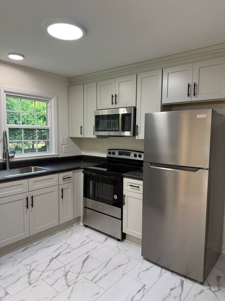Building Photo - 1611 Highland Ave