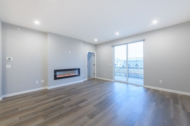 Building Photo - Awesome maple grove 5 bed 4 bath townhome! Pond views, 2 years old!