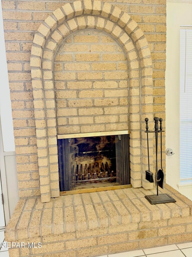 Building Photo - 3425 E Glen Dr