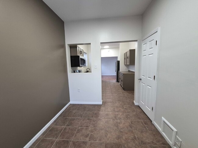 Building Photo - 6830 S South Shore Dr