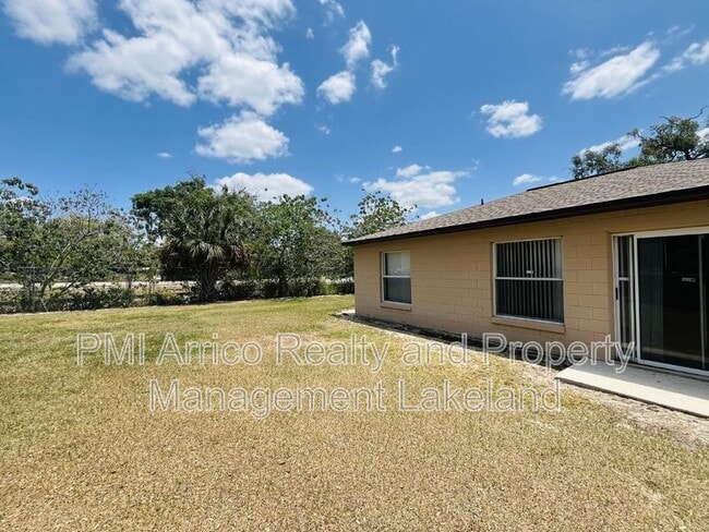 Building Photo - 957 School House Rd