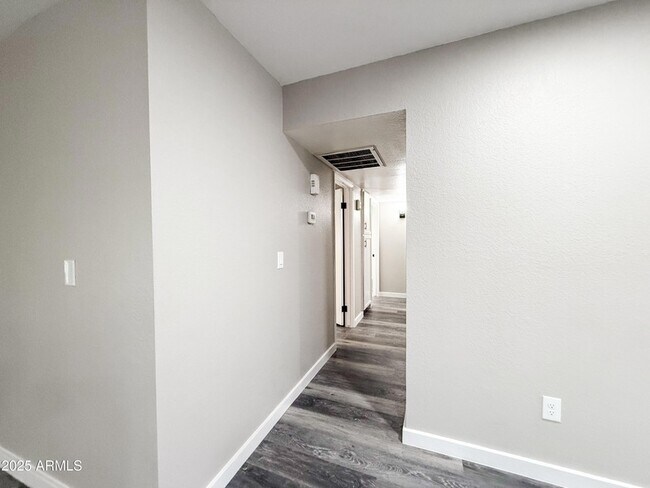 Building Photo - 8616 N 40th Dr